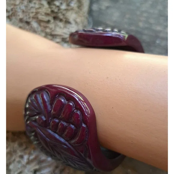 Bakelite Carved Dark Cherry Leaf Open Wide Cuff Bracelet - Picture 3 of 12